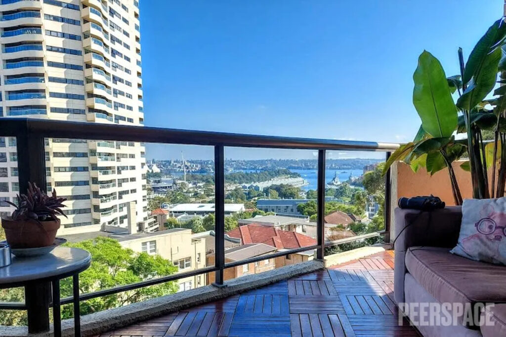 Spacious apartment with stunning harbour views
