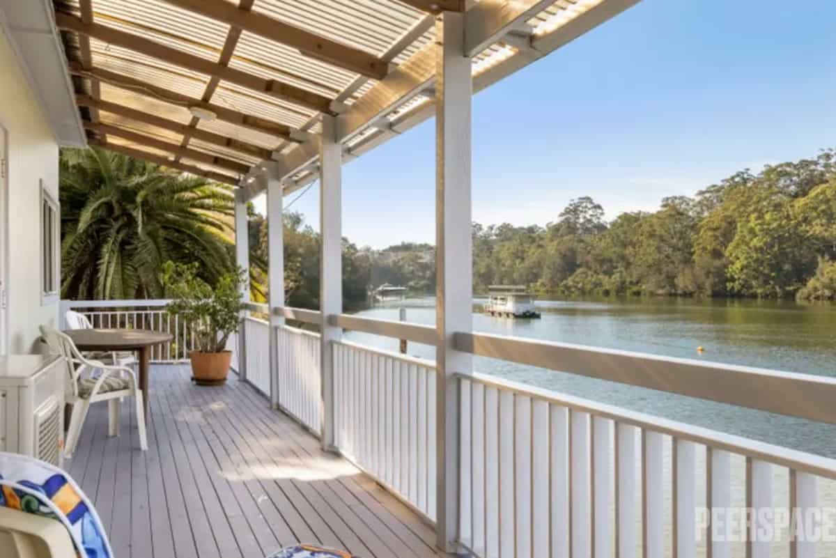 Gorgeous River Front Cottage