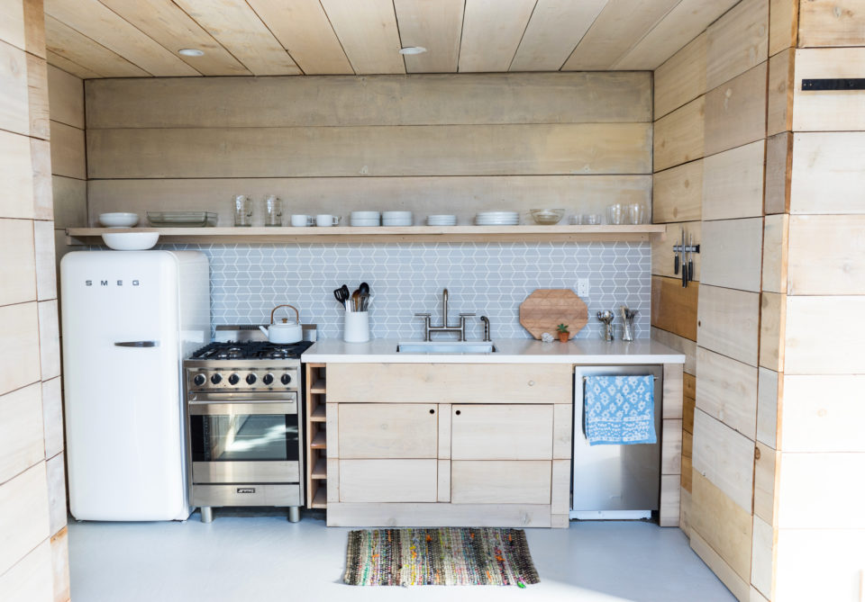 modern beach cabin kitchen