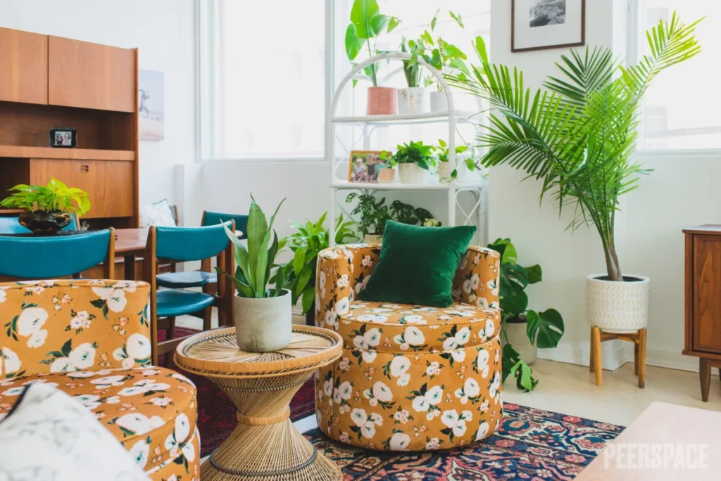 12 Vibey Spots For A Hotel Room Photoshoot in Toronto | Peerspace