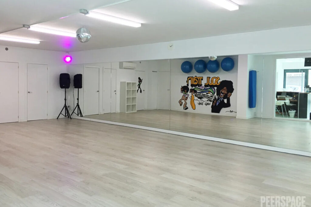 DANCE STUDIO WITH MIRRORS