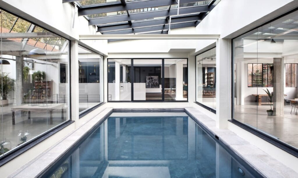 Immense Loft industriel avec piscine