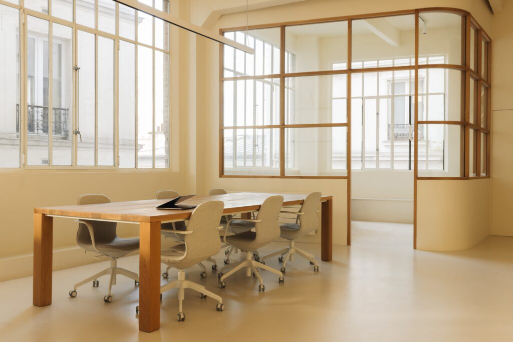 Bureau sur Airbnb : existe-t-il un équivalent pour louer un espace de travail à l’heure ? | Peerspace