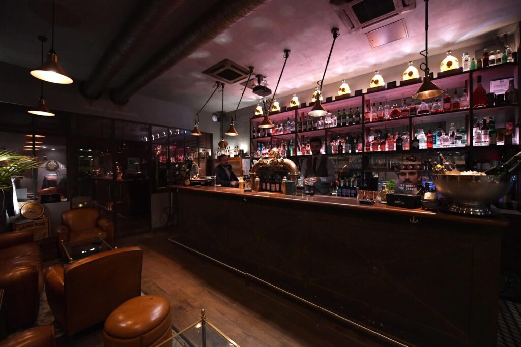 Top 8 des bars cachés de Paris (2026) | Peerspace