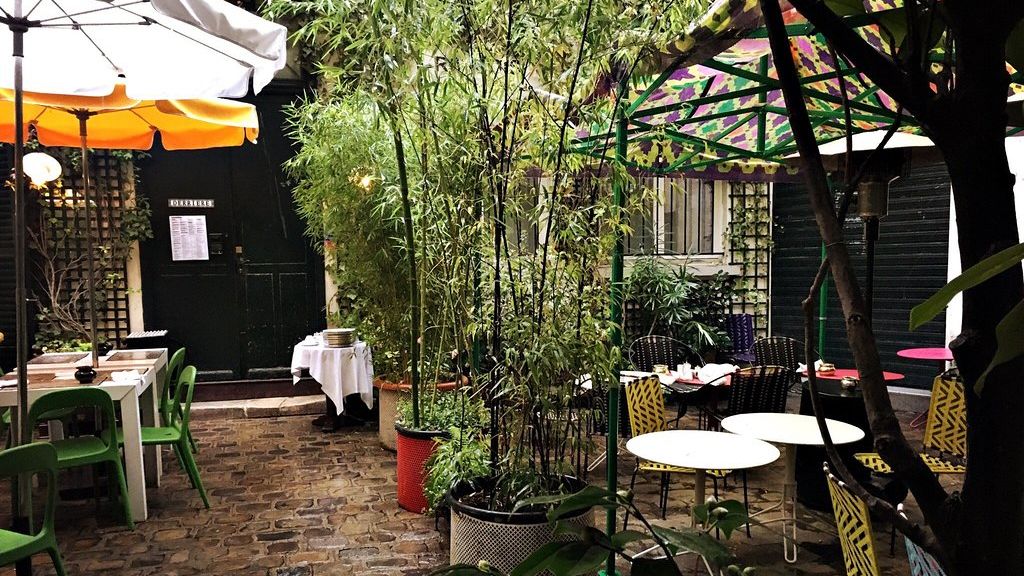 terrasse du restaurant discrète de Derrière dans le Marais à Paris
