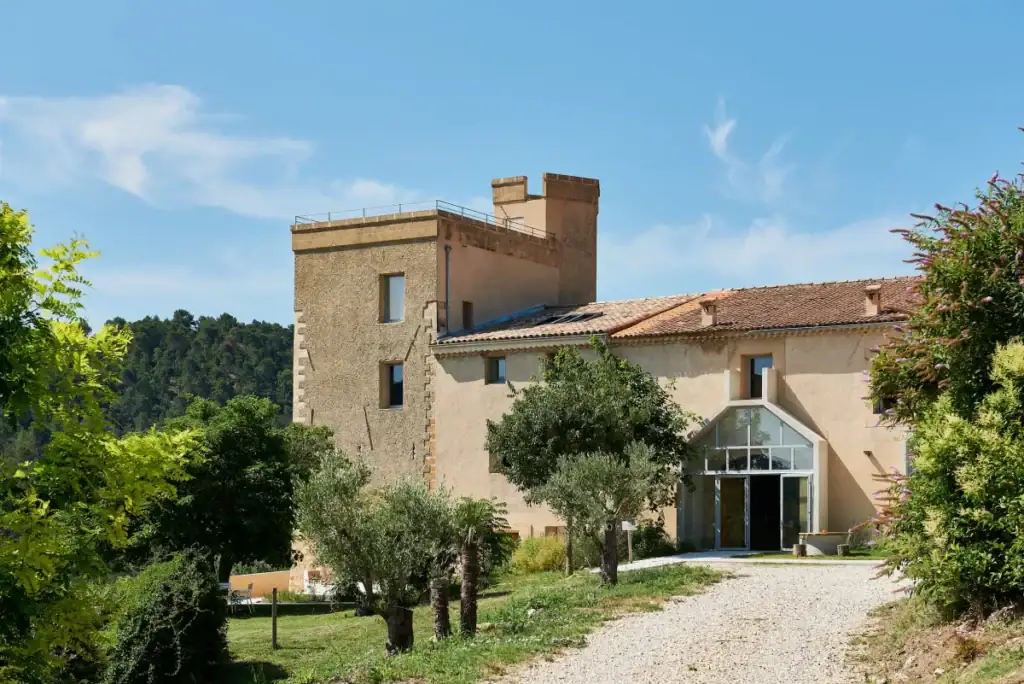 ferme de type hybride en provence