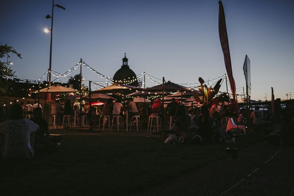 Airbnb pour soirée d’anniversaire à Toulouse : les meilleures alternatives pour votre fête | Peerspace