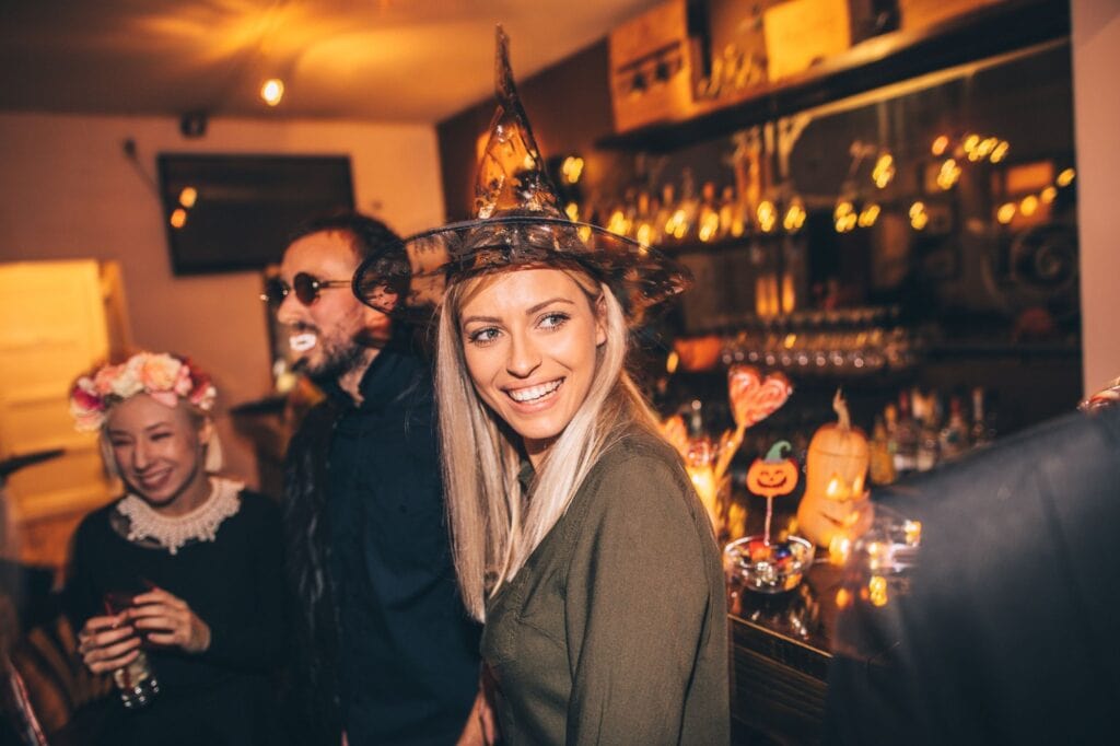 Idées de soirée Halloween adulte : créer une fête immersive et conviviale | Peerspace
