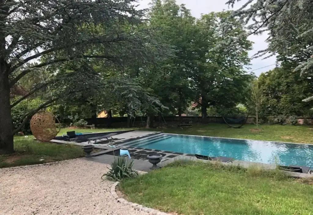 maison avec jardin et piscine à Lyon