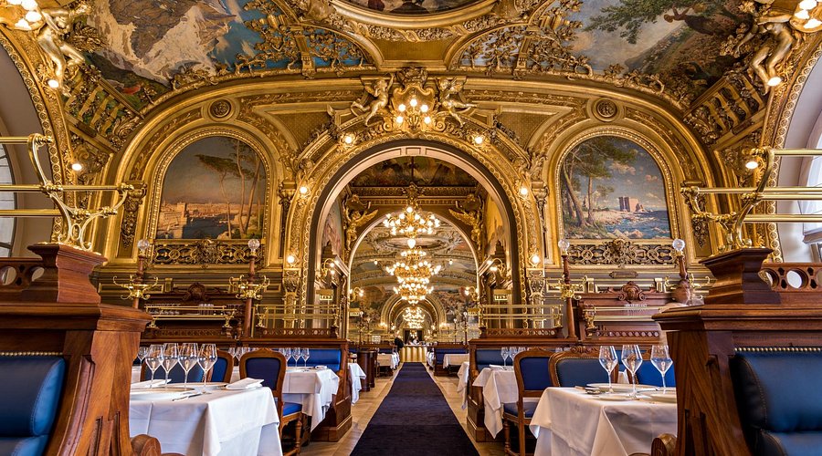 restaurant gastronomique le train bleu dans la gare de Lyon à Paris