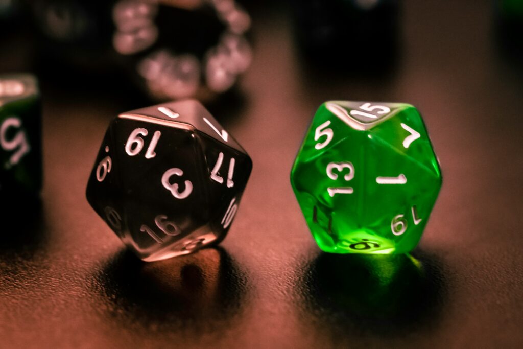 dès noir et vert pour soirée jeux de rôle type D&D