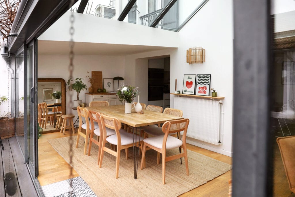 décor atypique pastel dans une maison type airbnb