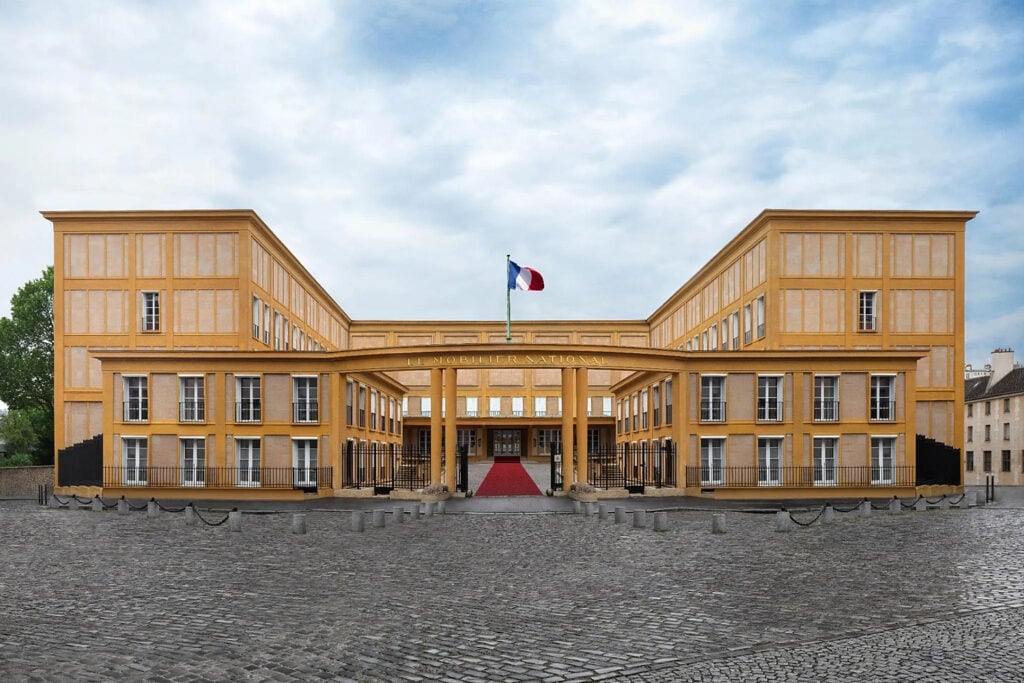 Façade symétrique du bâtiment Perret du Mobilier national à Paris