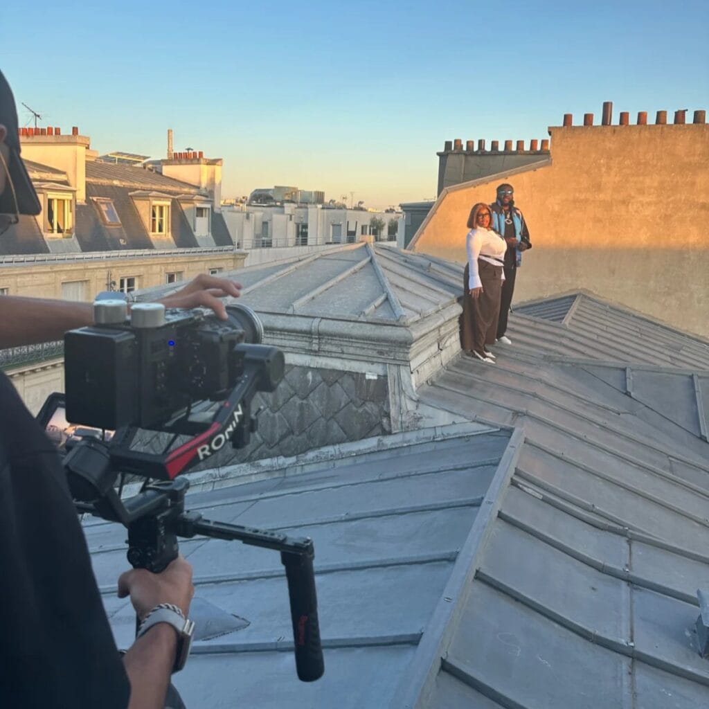 photo shoot sur un toit parisien typique