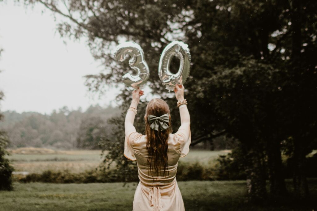 Anniversaire adulte quand il pleut : 12 idées qui n’attendent pas le soleil | Peerspace