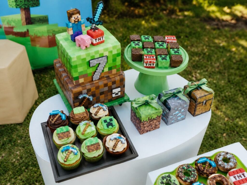 table de desserts Minecraft pour un anniversaire en plein air