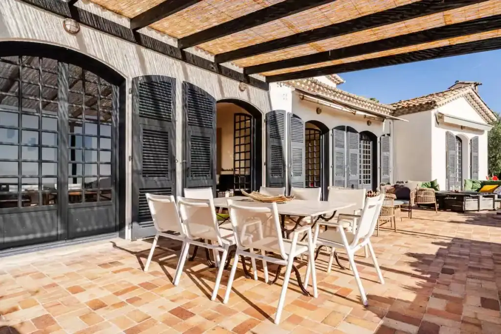 villa avec terrasse ensoleillée à Nice