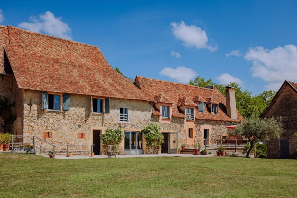 bâtisse avec jardin pour evg