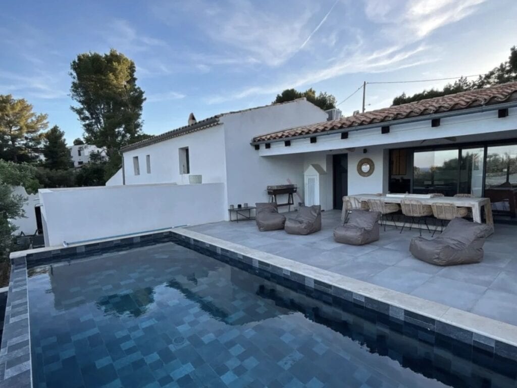 villa avec piscine à Marseille