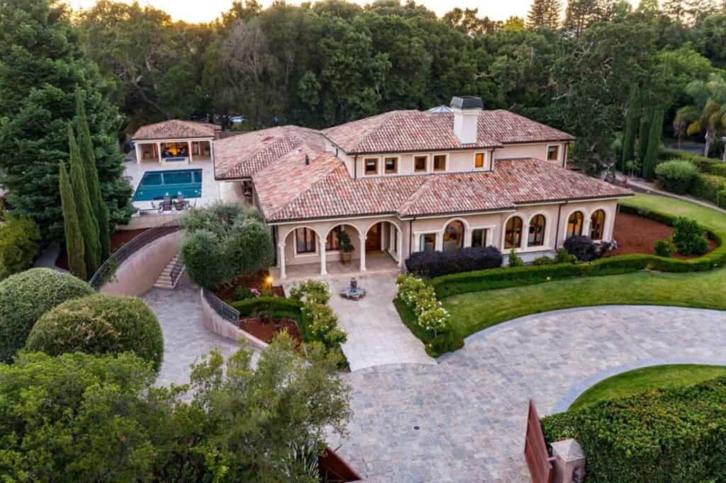 How much does it cost to rent a wedding venue