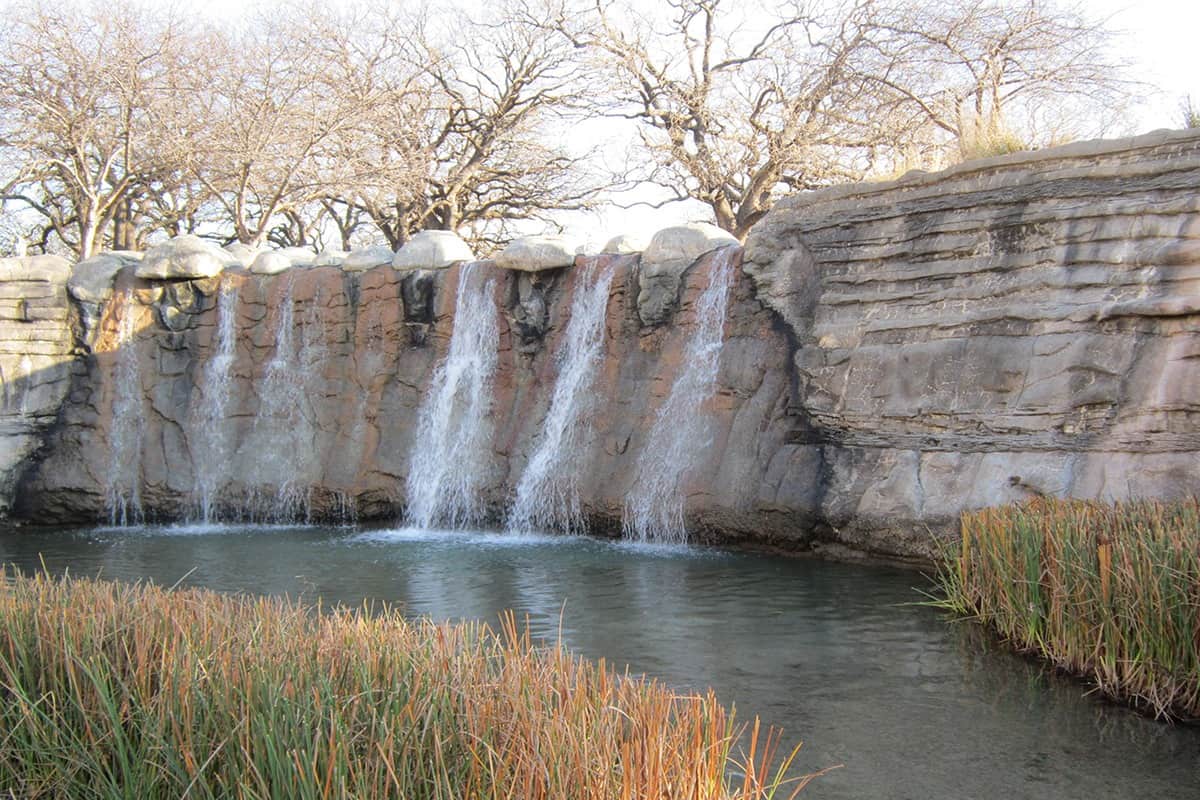 pioneer plaza waterfall dallas