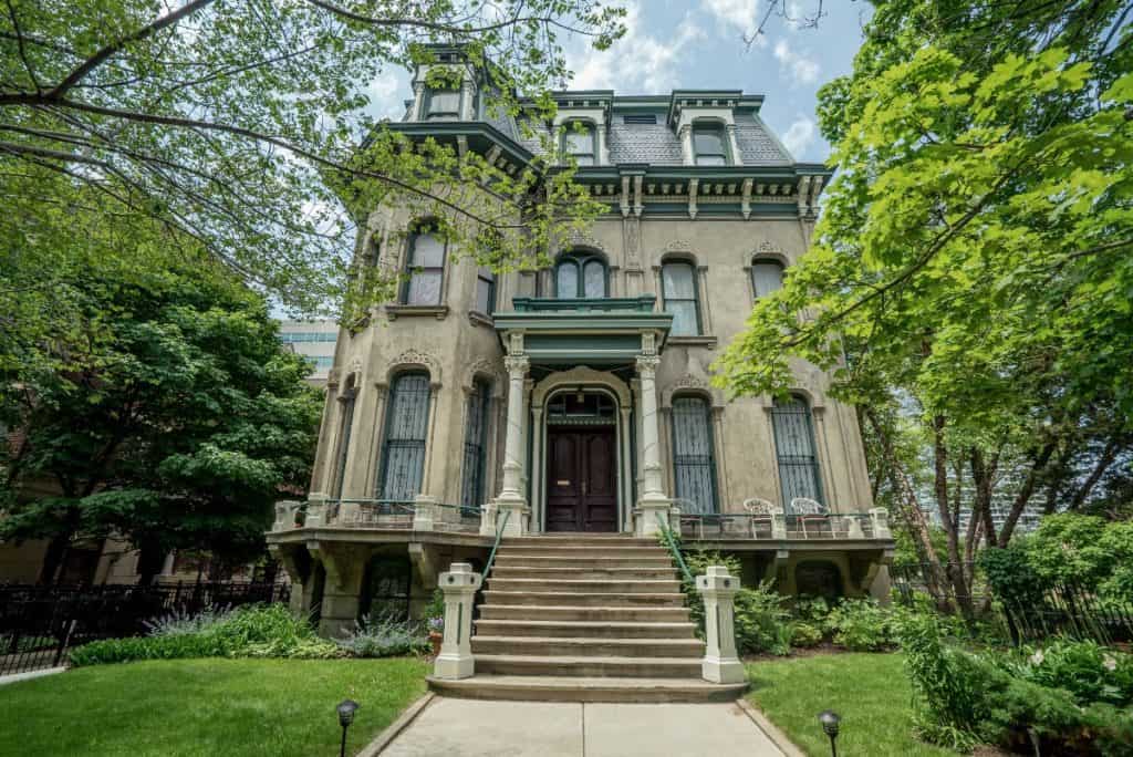 mansion chicago rental