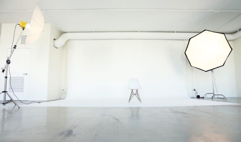7 Easy White Background Photography Tips (2025) | Peerspace