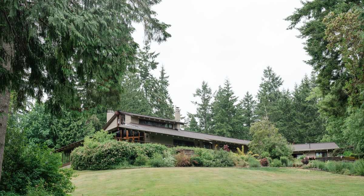 Wow Space: A Mid-Century Masterpiece Born from Nature and Creativity in the Pacific Northwest | Peerspace