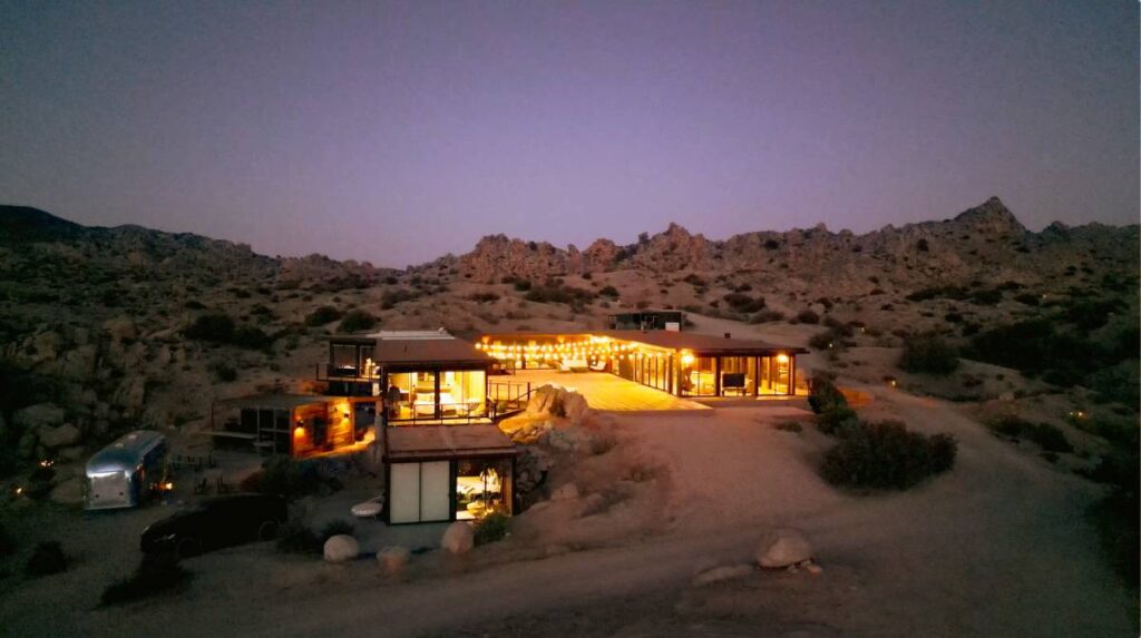 Wow Space: This Solar-Powered Desert Oasis Offers the Perfect Escape for Your Next Photo Shoot | Peerspace