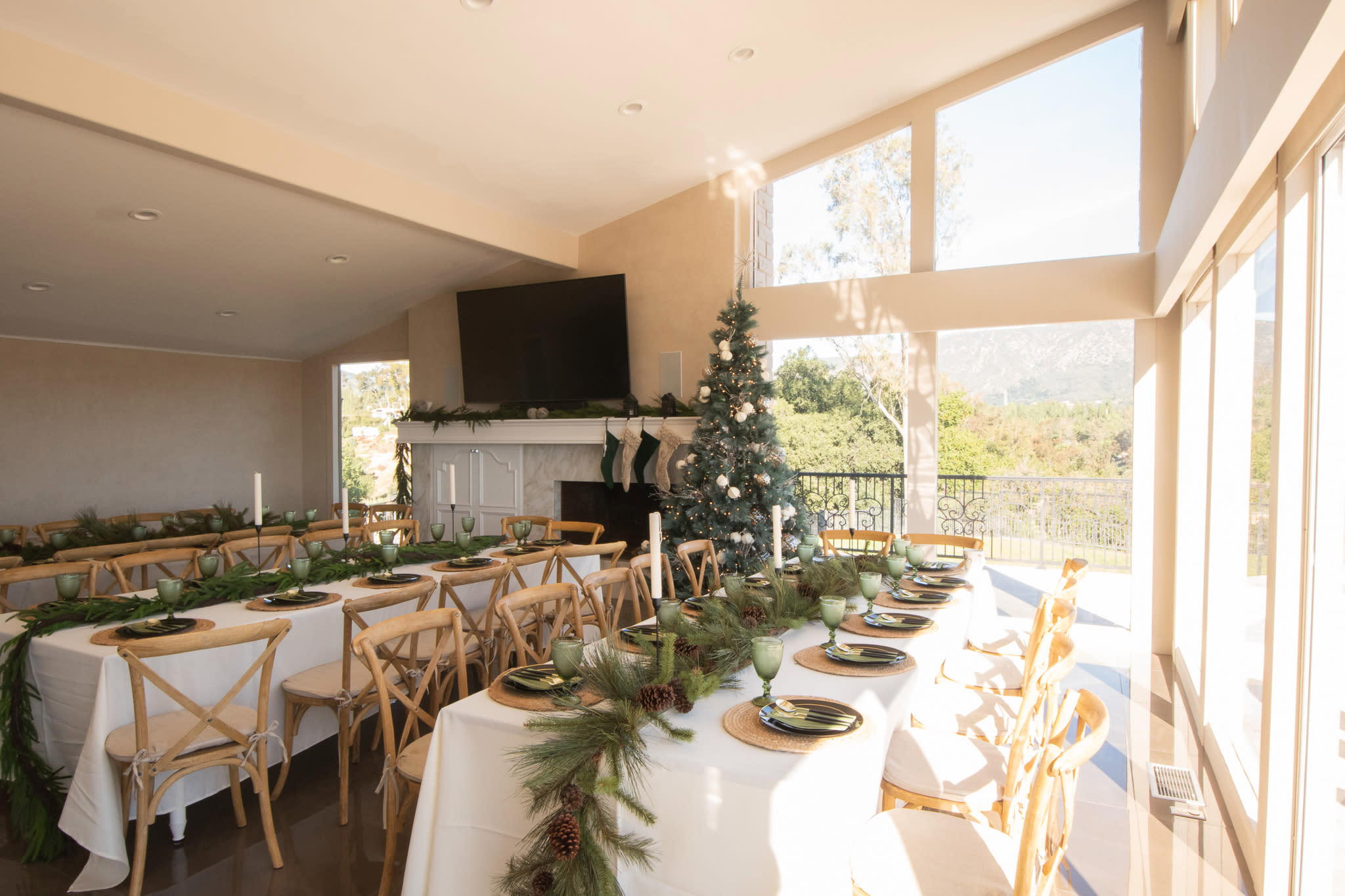 How to Host a Modern Friendsmas Party | Peerspace