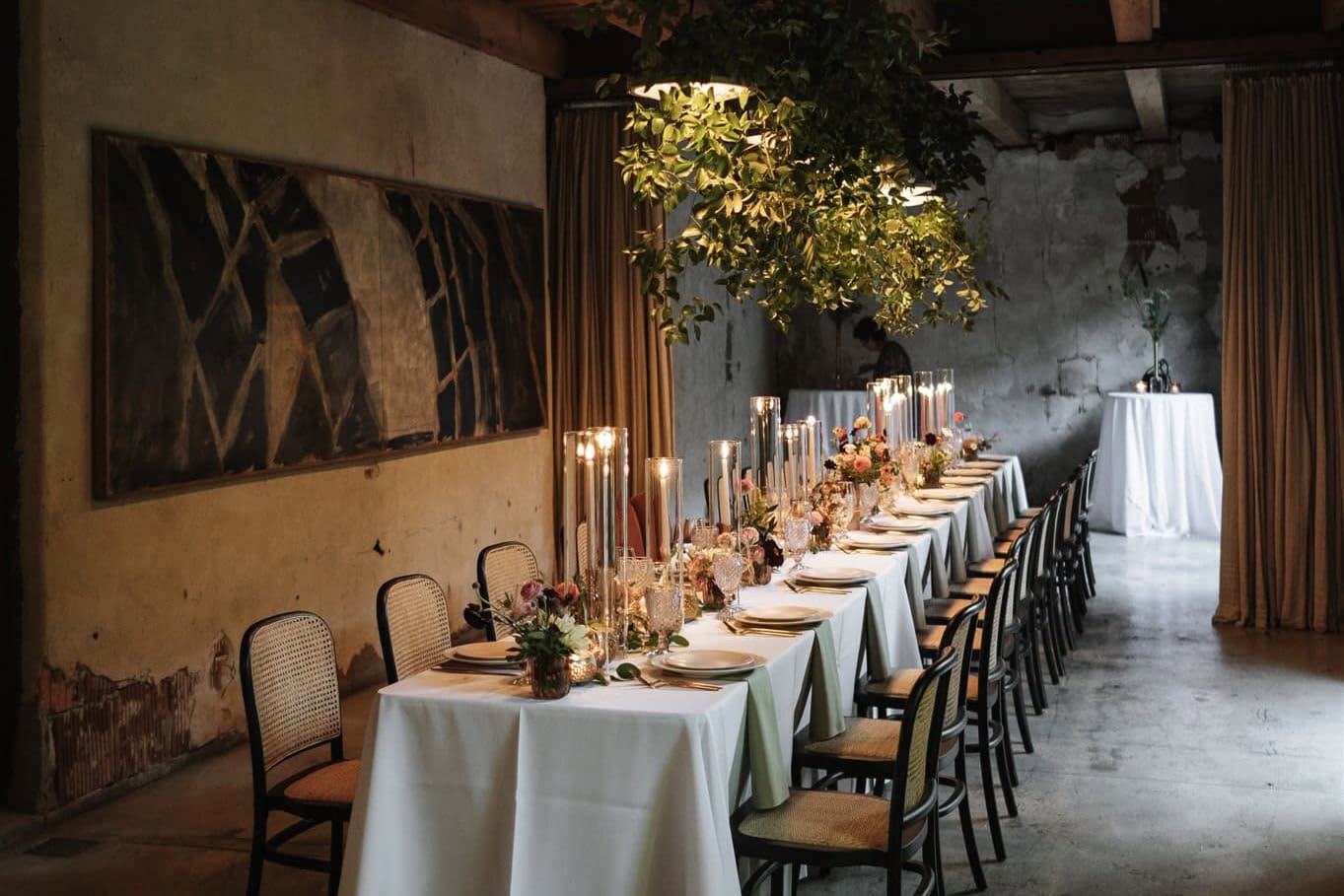 A Guide to Dinner Party Table Settings That Revive the Lost Art of Hosting | Peerspace