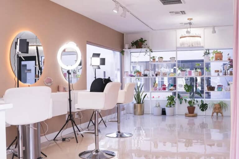 Here's How & Where To Rent Salon Space For A Day (2024) Peerspace