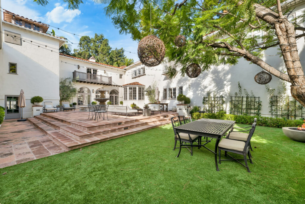 Here’s How and Where to Rent a Mansion for a Day (2025) | Peerspace
