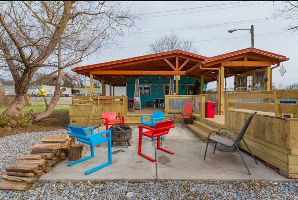 Covered Deck and outdoor bar nashville rental