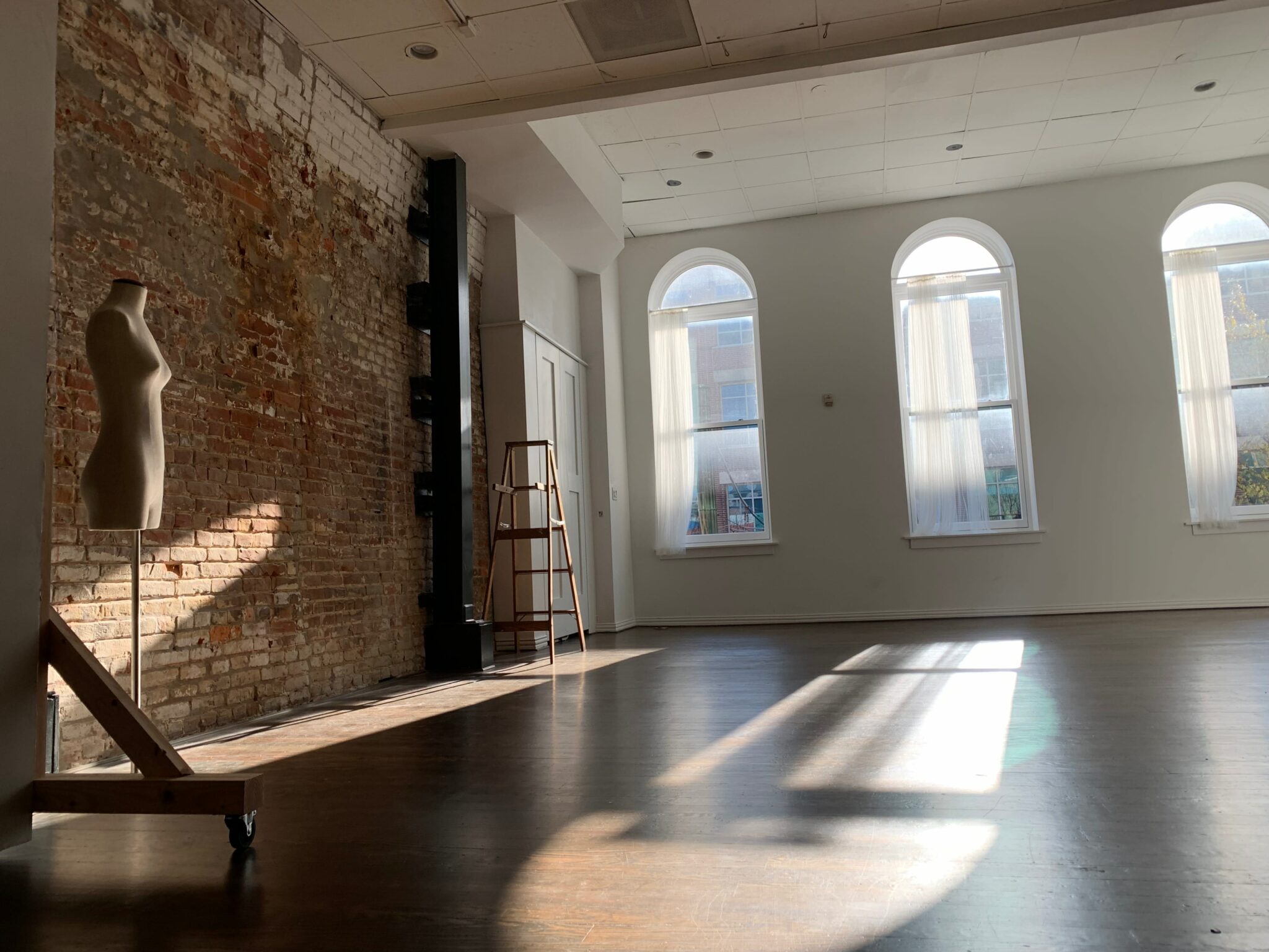 11 Indoor Photoshoot Locations in Houston (2024) - Peerspace