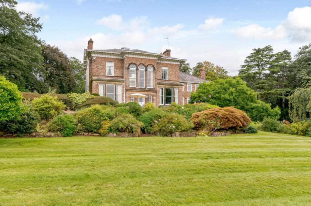 Elegant Mansion set in 14 acres of gardens and countryside with stunning views across the Vale of York