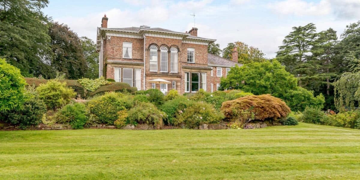 Elegant Mansion set in 14 acres of gardens and countryside with stunning views across the Vale of York