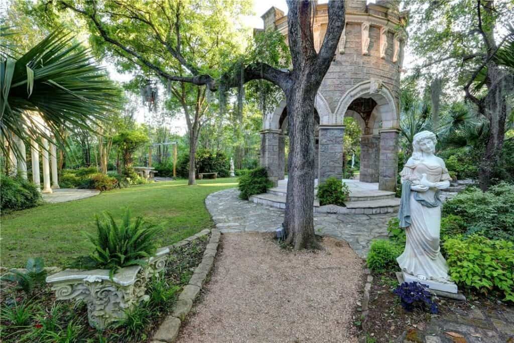 Gorgeous Renaissance Garden & Medieval Cottage austin rental