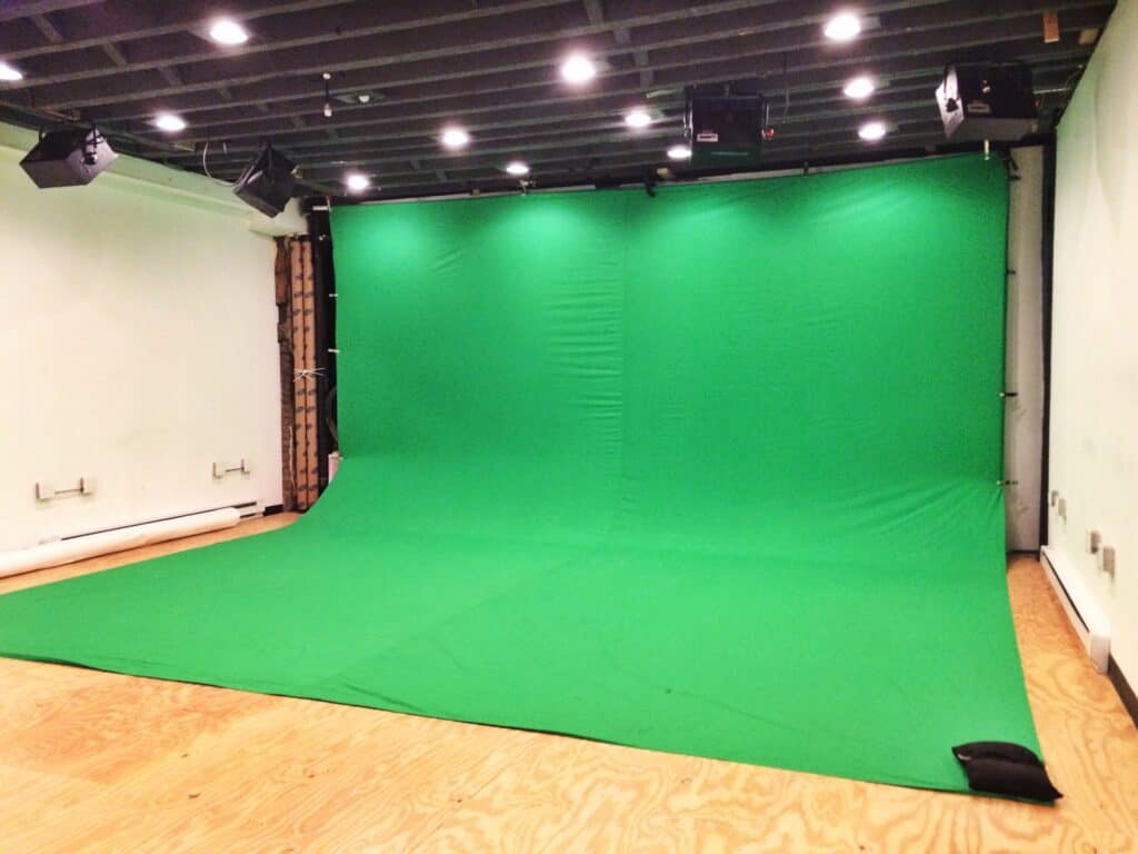 7 Helpful Green Screen Tips to Ace Your Next Shoot - Peerspace