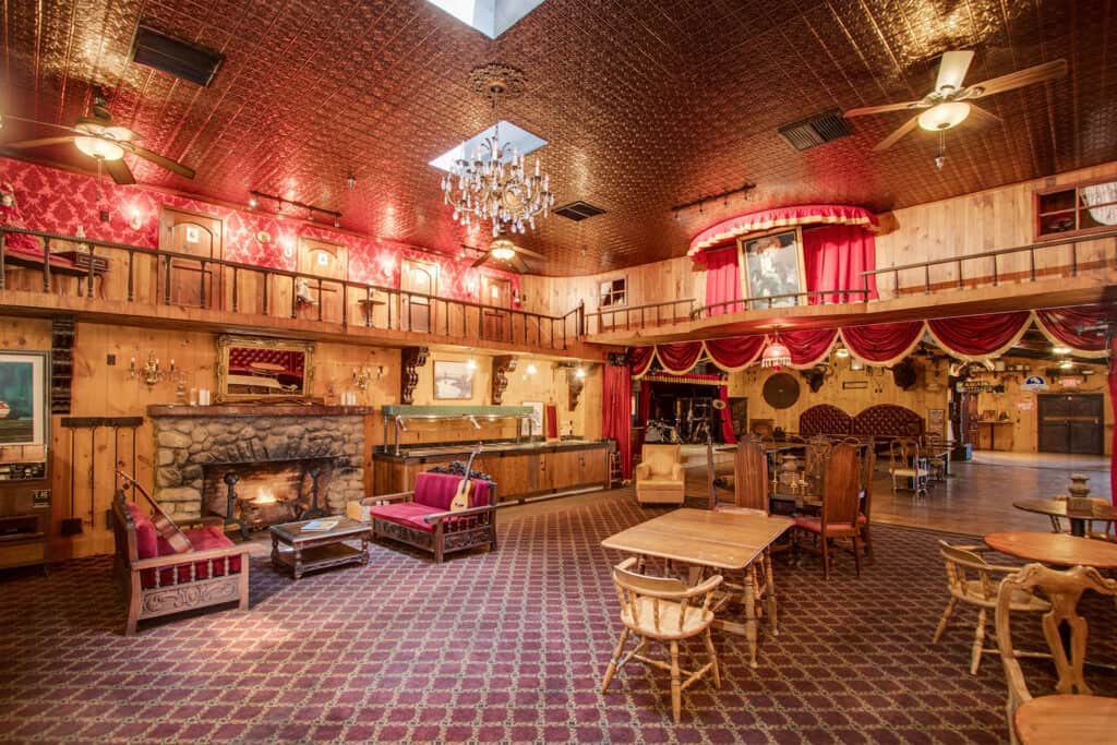 High Desert Saloon with Western Vibes morongo valley rental