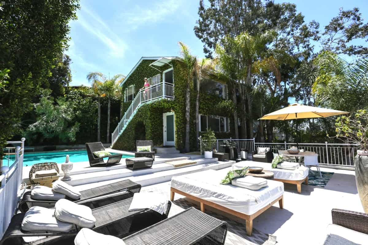 12 Pool Party Ideas That'll Make a Splash - Peerspace