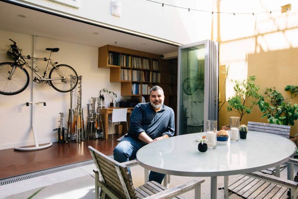 Accepting Booking Requests: A Journey to Your First Five-Star Review | Peerspace