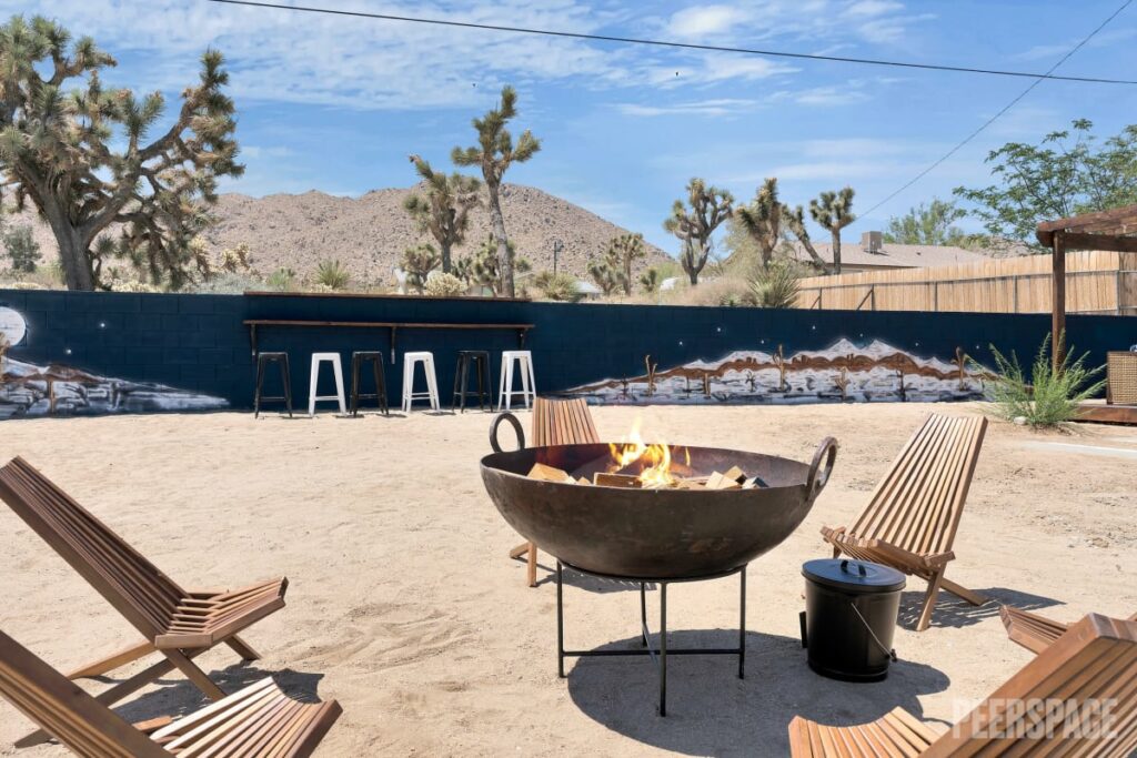 Joshua Tree House which includes Night Sky with bright stars