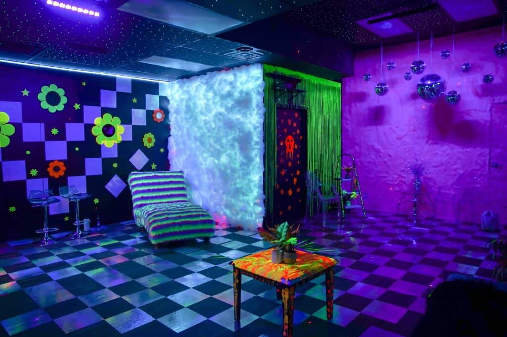 Kosmo Room - Neon studio las vegas rental
