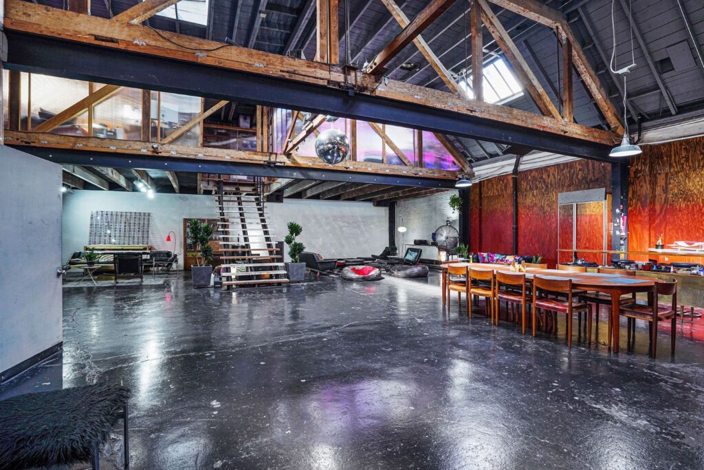 Large Spacious Downtown Warehouse Loft with Speakeasy Chic