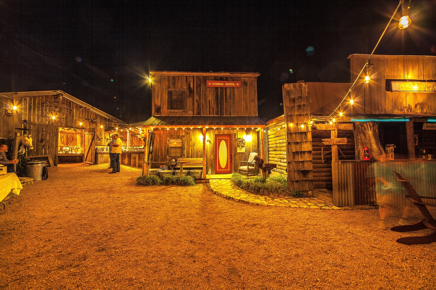 11 Creative Western Themed Party Ideas For Adults - Peerspace