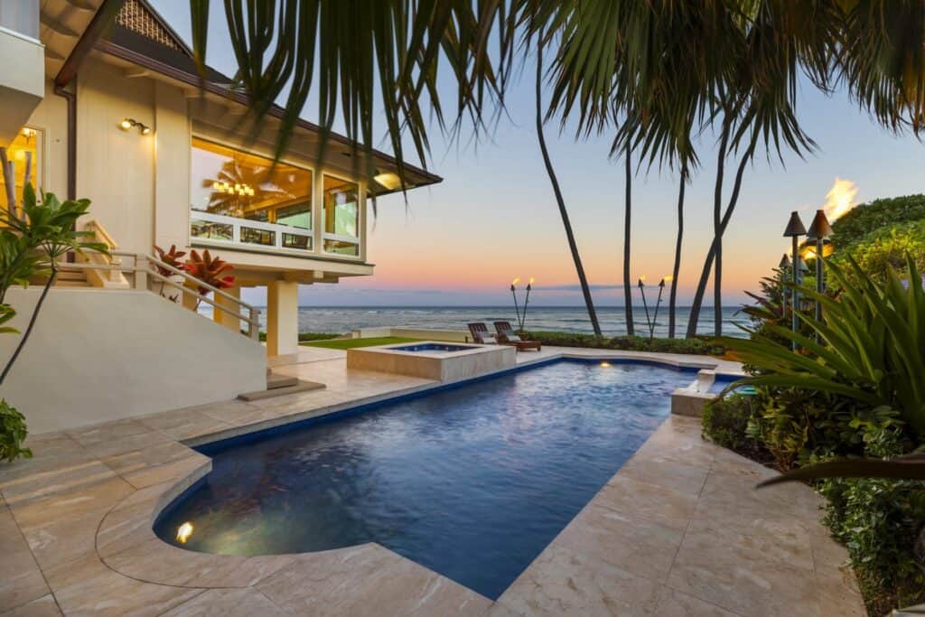 Luxurious Beach House, Ocean Front, honolulu rental