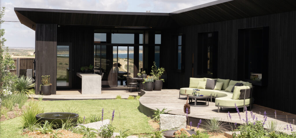 Take in this Awe-Inspiring Australian Clifftop Retreat: Introducing This Month’s Wow Space | Peerspace
