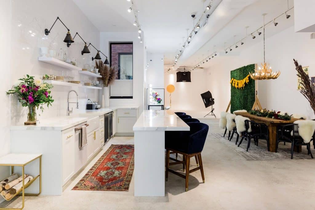 Modern Photography Studio with Cozy Vibe chicago rental