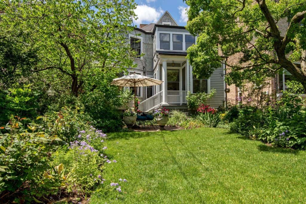 Modernized Late 19th Century Urban Victorian House chicago rental